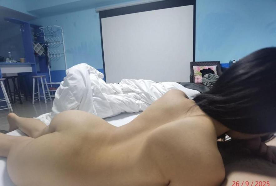 长腿骚逼人妻[21P]